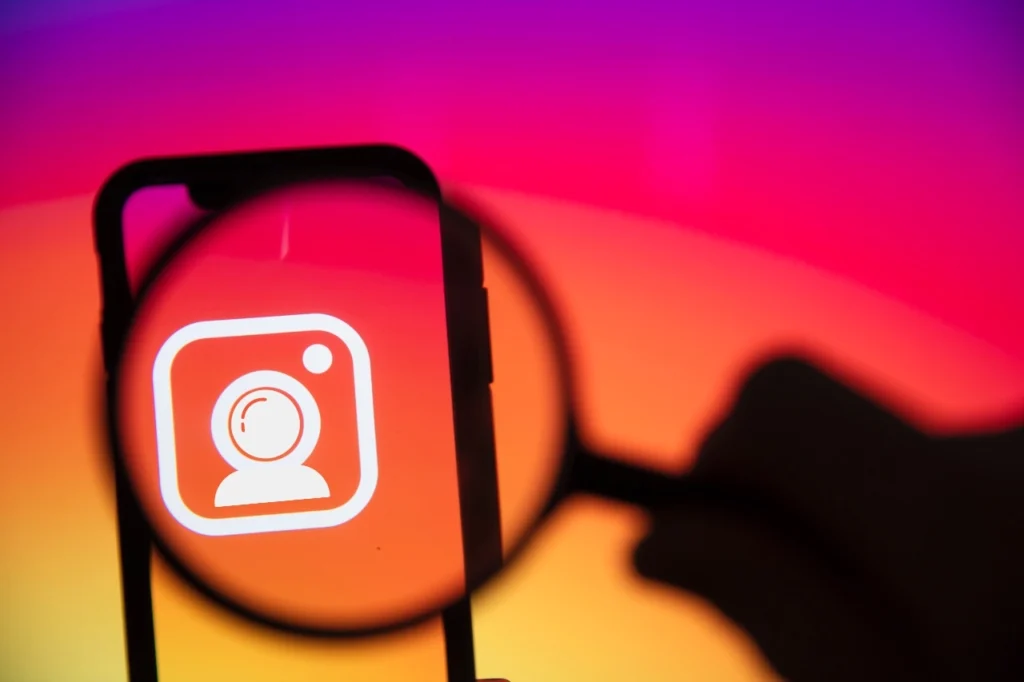 Instagram's search function and hashtags make it easy to find potential partners by searching for keywords, location, or interests. Users can also connect with each other by following, liking and commenting on posts, which can help to initiate a conversation and eventually lead to online dating.